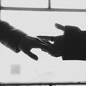 Metade de tudo o que há em nós. Un proyecto de Diseño de personajes, Escritura, Creatividad, Stor, telling, Narrativa y Escritura creativa de Koral Reis - 02.02.2022