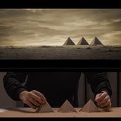 Egyptian pyramids. Un progetto di Fotografia, Fotografia di ritratto, Fotografia in studio, Fotografia artistica e Fotomontaggio di saeed_omranzadeh - 23.11.2021