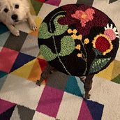My project in Punch Needle for Rug Design course. Un progetto di Design di accessori, Artigianato, Ricamo, Interior Design, Punch needle e Textile Design di libbyrae - 05.02.2022