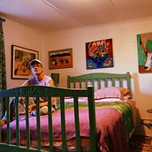 The artist is not present: a story about an artist who revisits his mothers paintings to better understand his family trauma and his own inner wounds.. Projekt z dziedziny Stor, telling, Fotografia i  Sztuki piękne użytkownika Elana Kroneberg - 06.02.2022