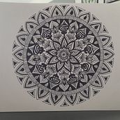 Mon projet du cours : L'art de dessiner des mandalas : créez des motifs géométriques. Drawing & Ink Illustration project by isa_chien - 02.08.2022
