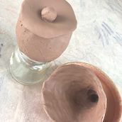  Cerámica: diseño y creación de piezas de autorriego. Un progetto di Design di accessori, Artigianato, Belle arti, Ceramica e DIY di Rosario Umaña - 06.02.2022