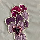 bordado. Painting, Fashion Design, Embroider, DIY, Textile Design, and Design project by Maria Mella - 02.10.2022