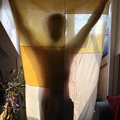 My curtain made from naturally dyed plants and recycled textile. Un progetto di Artigianato, Upc, cling e Tintura tessile di Clara - 12.02.2022