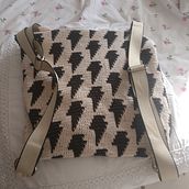 Mon projet du cours : Initiation au tapestry crochet. Accessor, Design, Pattern Design, Fiber Arts, Crochet, and Textile Design project by Françoise LORISSON - 02.12.2022