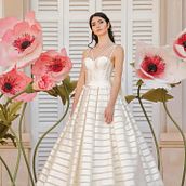 GIANT PAPER FLOWERS SHOOTING - OTTOFIORI ATELIER, composizioni floreali con fiori autoportanti per servizio fotografico uova collezioni 2021-22. Arts, Crafts, Creative Consulting, Events, Fine Arts, Interior Design, Product Design, Paper Craft, Creativit, Concept Art, Floral, Plant Design, and Spatial Design project by Monica Dal Molin - 02.14.2022