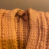 Comfy Cardigan Complete!. Un proyecto de Diseño de moda, Tejido, DIY, Crochet y Diseño textil de Shana M - 14.02.2022