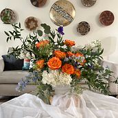 My project in Floral Arrangement Design with Seasonal Blooms course. Un progetto di Interior design, Paesaggismo, Interior Design, DIY e Design floreale e vegetale di Yessenia Colon-Saez - 05.02.2022
