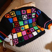 Il mio progetto del corso: Quadrati all'uncinetto: crea un maglione tutto tuo. Un progetto di Fashion design, Fiber Art, DIY, Uncinetto e Textile Design di Cinzia Frittoli - 16.02.2022