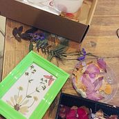 Mi Proyecto del curso: Técnicas básicas de prensado botánico. Un proyecto de Artesanía, Bellas Artes, Collage, DIY, Diseño floral, vegetal y Diseño de Nancy Vera - 17.02.2022