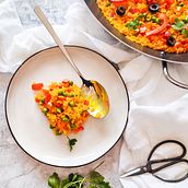 My project in Food Styling and Photography for Instagram course: Veg paella. Photograph, Social Media, Photo Retouching, Mobile Photograph, Product Photograph, Digital Photograph, Food Photograph, Instagram Photograph, Lifest, le Photograph, Food St, and ling project by Linda Menozzi - 02.17.2022