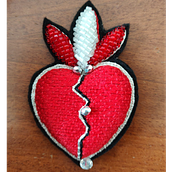 Il mio progetto del corso: Introduzione alla tecnica del ricamo in oro, cuore sacro con variante di materiale. Traditional illustration, and Embroider project by Elisa Mercorillo - 02.21.2022