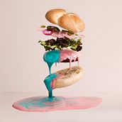 Mi Proyecto del curso: Hamburguesa voladora. Photograph, Art Direction, Photograph, Post-production, Product Photograph, Studio Photograph, Fine-Art Photograph & Interior Photograph project by Maria Perez Requena - 02.21.2022