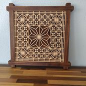 Painel em Kumiko. Een project van Houtbewerking,  Ontwerp y Craft van Marcos Landim - 21.02.2022