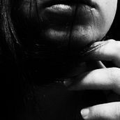 AUTORRETRATOS EM PRETO E BRANCO. Un progetto di Fotografia, Autoritratto fotografico, Creatività, Fotografia di ritratto, Fotografia per Instagram, Fotografia digitale, Fotografia artistica, Composizione fotografica, Arte concettuale e Gestione di un portfolio di Tuany Medeiros - 23.02.2022