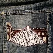 Meu projeto do curso: Upcycling com bordado. Fashion Design, Embroider, Sewing, DIY, Upc, cling, and Textile Design project by Lara Silva - 02.22.2022