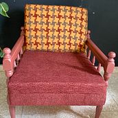 My project in Chair Restoration and Upholstery course. Un progetto di Artigianato, Design e creazione di mobili, Interior design, DIY, Falegnameria , Upc e cling di Rafaella - 14.02.2022