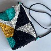 My project in Punch Needle Techniques for Custom Accessories course. Un progetto di Artigianato, Ricamo, Fiber Art, DIY, Punch needle e Textile Design di tarryncook - 20.02.2022