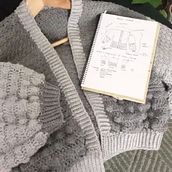Meu projeto do curso: Crochê: design e confecção de roupas com estilo romântico. Fashion Design, Fiber Arts, DIY, Crochet, and Textile Design project by Cláudia Gonçalves - 02.25.2022