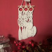 Il mio progetto del corso: Introduzione al macramè: creazione di un arazzo decorativo. Accessor, Design, Arts, Crafts, Interior Design, Decoration, Fiber Arts, Macramé, and Textile Design project by Veronica Capone - 02.27.2022