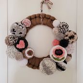 My project in Pom-Pom Design and Creation course. Un projet de Artisanat, Décoration, DIY , et Design textile de Lisa V - 27.02.2022