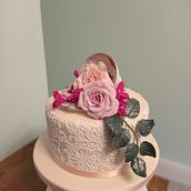 My project in Sugar Flowers for Cake Designs course. Design, and DIY project by Karen Carton - 02.28.2022