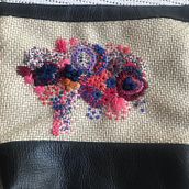 Mi Proyecto del curso: Bordado y personalización de accesorios. Accessor, Design, Jewelr, Design, Fashion Design, Embroider, and Textile Design project by Sandra Quiñones - 03.01.2022