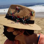 Mi Proyecto del curso: Bordado y personalización de accesorios. Un proyecto de Diseño de complementos, Diseño de jo, as, Diseño de moda, Bordado y Diseño textil de caroboza - 02.03.2022