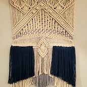 My project in Introduction to Macramé: Creation of a Decorative Tapestry course. Accessor, Design, Arts, Crafts, Interior Design, Decoration, Fiber Arts, Macramé, and Textile Design project by Daniela Garcia - 03.02.2022