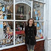 Made in Greenwich Shop Window Painting and Chalk Board. Design, Retail Design, e Lettering projeto de Ellen Strachan - 24.02.2022