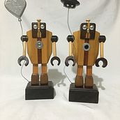 Robot in Love / Saudades. Un projet de Conception de personnages, Sculpture, Conception de jouets, Art to , et Menuiserie de DiduS Santos - 04.03.2022