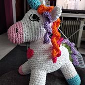 Meu projeto do curso: Amigurumi: criação de personagens com crochê. Projekt z dziedziny Craft, Projektowanie zabawek,  Tkactwo, Sz, dełkowanie, Amigurumi, Wzornictwo tekst i liów użytkownika Maria do Céu Martins - 05.03.2022