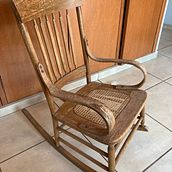 De mecedora vieja y desgastada, a mecedora linda y elegante . % Laura Acosta tarafından hazırlanan Mobil, Ve a Tasarımı ve Yapımı projesi - 03.13.2022