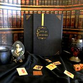 Projeto Gráfico Editorial do Livro-Jogo "A Cidade dos Ladrões". Un progetto di Design editoriale, Illustrazione editoriale e Illustrazione tradizionale di Daielyn Cris Bertelli - 13.03.2022