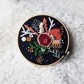 Mi Proyecto del curso: Técnicas avanzadas de bordado: puntadas y composiciones con volumen. Un progetto di Ricamo e Textile Design di montse_riesgo - 14.03.2022