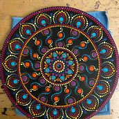 Dot Painted Mandala on Vinyl Record Album . Lukisan Akrilik proyek oleh Lisa Grealy - 03.15.2022