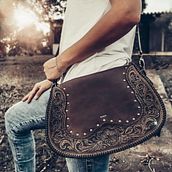 Saddle Laced Leather Bag. Accessor, and Design project by Verônica Passos - 10.15.2017