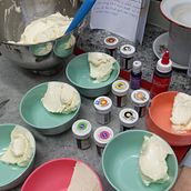 My project for course: Decorative Buttercream Flowers for Cake Design. Design, and DIY project by Thet Su Myint - 03.16.2022