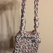 Mi Proyecto del curso: Diseño y tejido de bolsos con cordón de seda. Design, Accessor, Design, Arts, Crafts, Sewing, Fiber Arts, Knitting, and Textile Design project by valenciavasquez - 03.16.2022