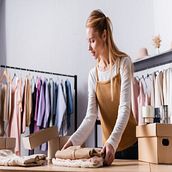 Tips for Starting a Clothing Business for Beginners. Een project van Borduurwerk, Naaiwerk, Textielprinten y Zeefdruk van Konveksi Jakarta - 18.03.2022