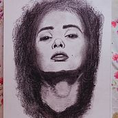 Il mio progetto del corso: Ritratto artistico al carboncino: creare atmosfere. Un proyecto de Ilustración tradicional, Bellas Artes, Dibujo, Dibujo de Retrato, Dibujo realista y Dibujo artístico de da_mela - 18.03.2022