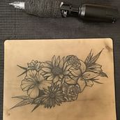 Mi Proyecto del curso: Tatuaje botánico con puntillismo. Un proyecto de Ilustración tradicional, Diseño de tatuajes e Ilustración botánica de Leire Mancisidor rodriguez - 20.03.2022