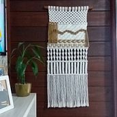 Meu projeto do curso: Introdução ao macramê: criação de um tapete decorativo. Un progetto di Design di accessori, Artigianato, Interior design, Interior Design, Fiber Art, Macramè e Textile Design di Scheila Lenzi - 20.03.2022