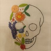 Il mio progetto del corso: Ricamo a mano anatomico e floreale per capi e accessori. Een project van Borduurwerk, Upc, cling y Textielontwerp van sassi_marta92 - 24.03.2022