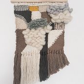 My project for course: Introduction to Frame Loom Tapestry. Un proyecto de Diseño de complementos, Decoración de interiores, Tejido, Telar y Diseño textil de dana_cioaba - 24.03.2022