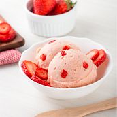 Estilismo para fotos de leche en polvo para niños de 3 en adelante . Een project van Food St y ling van Cristina Valencia - 31.03.2022