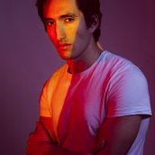 Mi Proyecto del curso: Efectos de color e iluminación para fotografía de estudio. Un projet de Photographie, Photographie de portrait, Éclairage photographique, Photographie de studio, Photographie numérique , et Photographie artistique de Víctor Guerrero Rubio - 30.03.2022