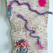 My project for course: Handcrafted Fabric Design with Embossed Textures. Un progetto di Design di accessori, Artigianato, Interior Design, Interior Design, Fiber Art, Tessitura e Textile Design di Tamanna Rahman - 01.04.2022