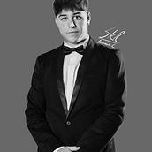 Retrato realista en blanco y negro con detalles . Un proyecto de Ilustración tradicional y Dibujo de Retrato de Leonel Cañari - 02.04.2022