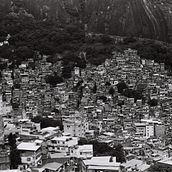 Nossa Senhora, Rocinha. Un proyecto de Fotografía documental de Julian Machado Rigg - 05.04.2022